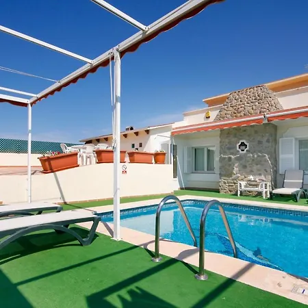 Maria Carmen Villa *